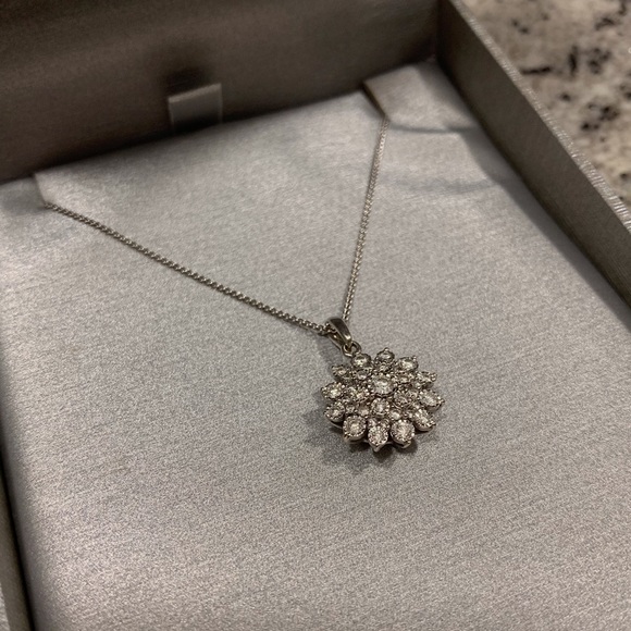 1/2 carat starburst necklace and adjustable chain - Picture 2 of 6